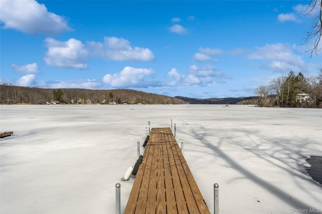 32 Shawnee Road, Putnam Valley, NY 10579