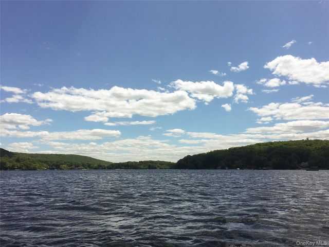 32 Shawnee Road, Putnam Valley, NY 10579