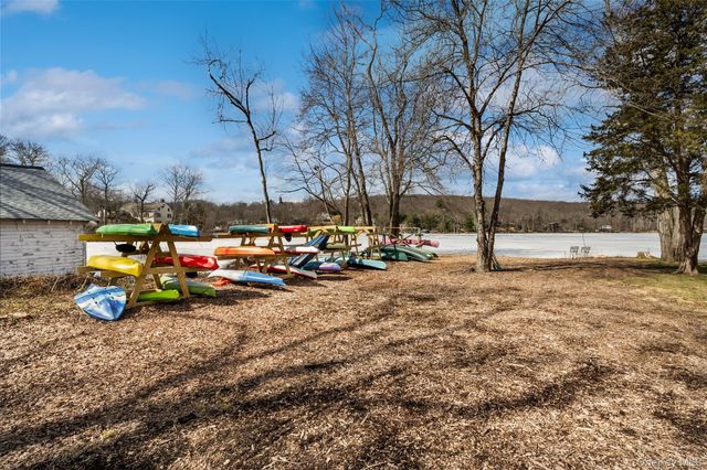 32 Shawnee Road, Putnam Valley, NY 10579