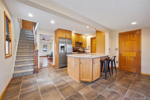 32 Shawnee Road, Putnam Valley, NY 10579