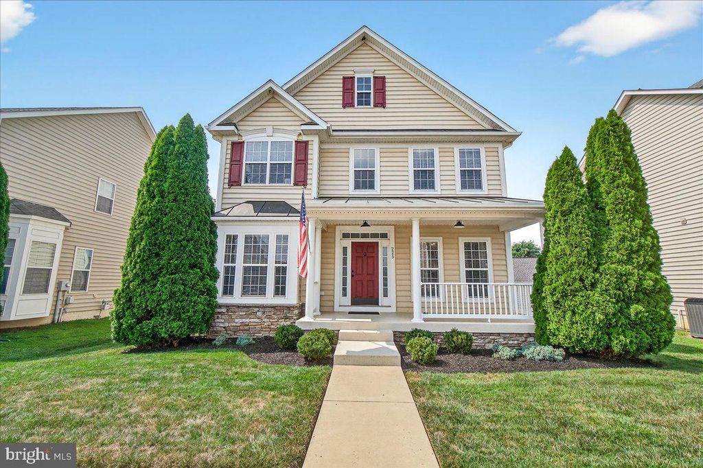 225 COLONIAL DR, Charles Town, WV 25414