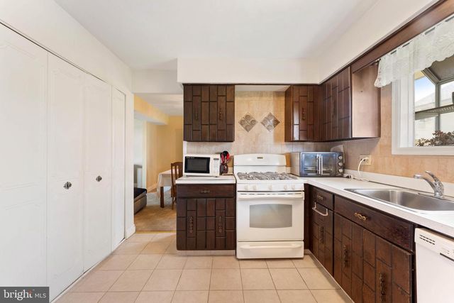 1858 GREYMONT ST, Philadelphia, PA 19116