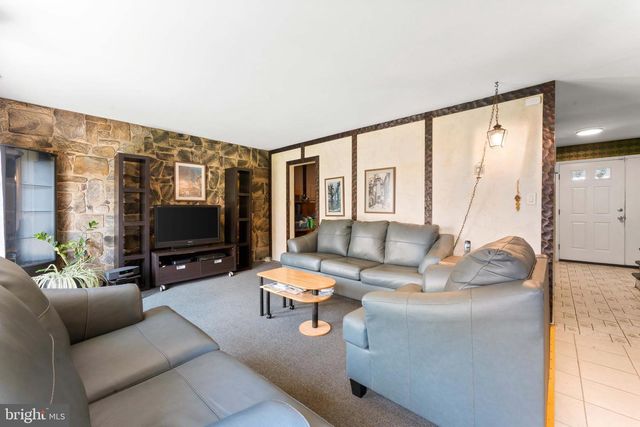 1858 GREYMONT ST, Philadelphia, PA 19116