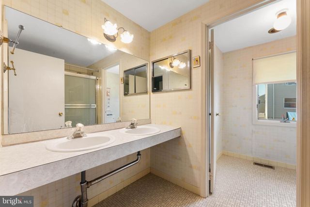 1858 GREYMONT ST, Philadelphia, PA 19116