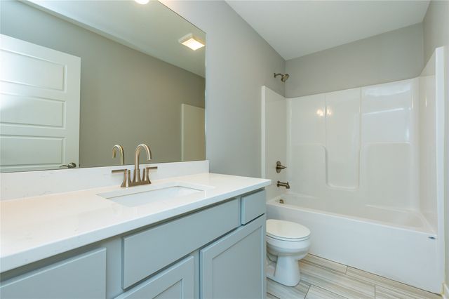 1313 Rolling Hills Drive, Norwalk, IA 50211