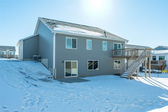 1313 Rolling Hills Drive, Norwalk, IA 50211