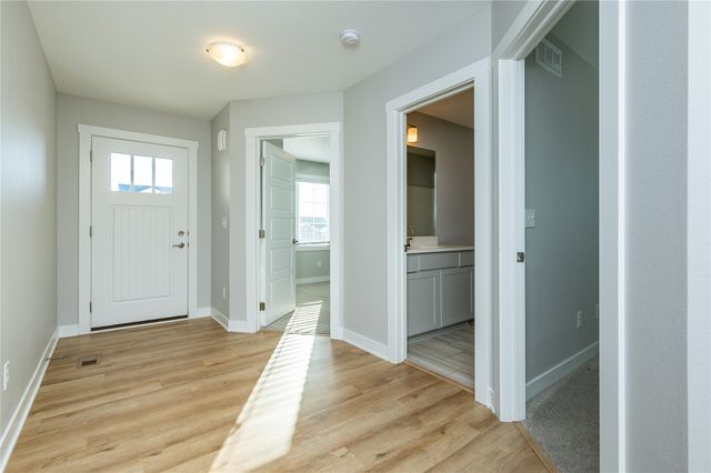 1313 Rolling Hills Drive, Norwalk, IA 50211