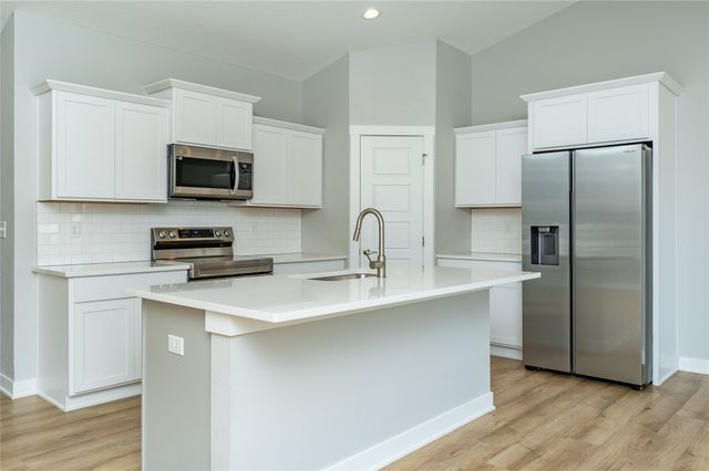 1313 Rolling Hills Drive, Norwalk, IA 50211