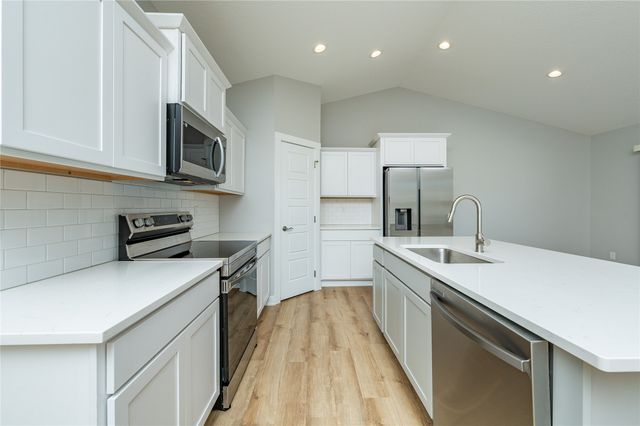 1313 Rolling Hills Drive, Norwalk, IA 50211