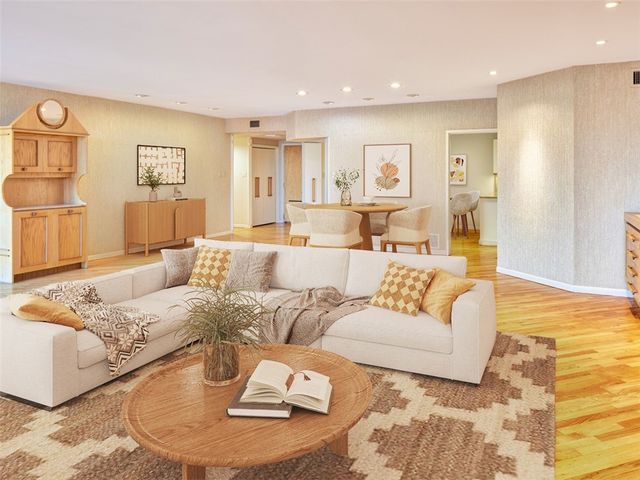 5000 Fifth 101, Shadyside, PA 15232