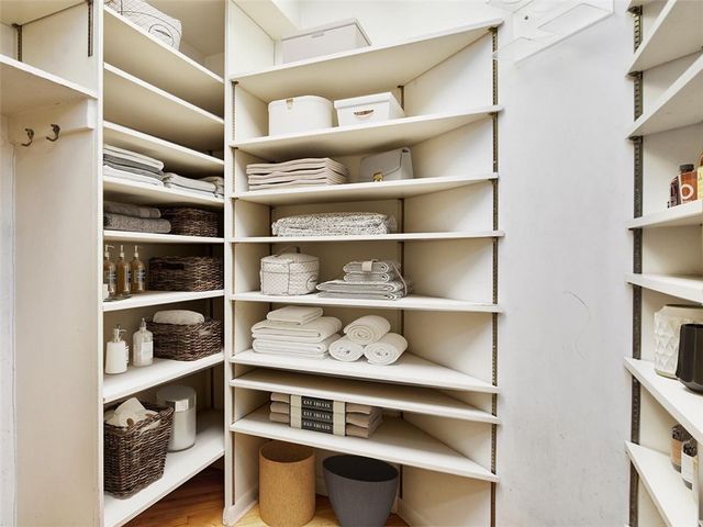 5000 Fifth 101, Shadyside, PA 15232