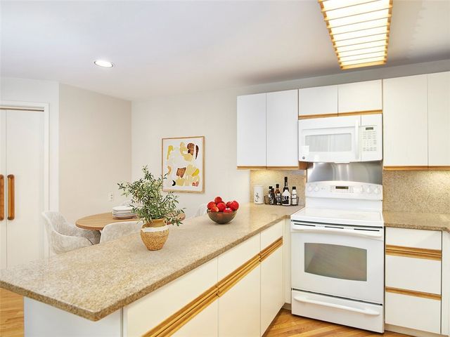 5000 Fifth 101, Shadyside, PA 15232