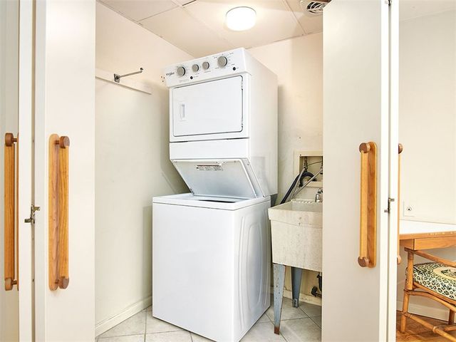 5000 Fifth 101, Shadyside, PA 15232