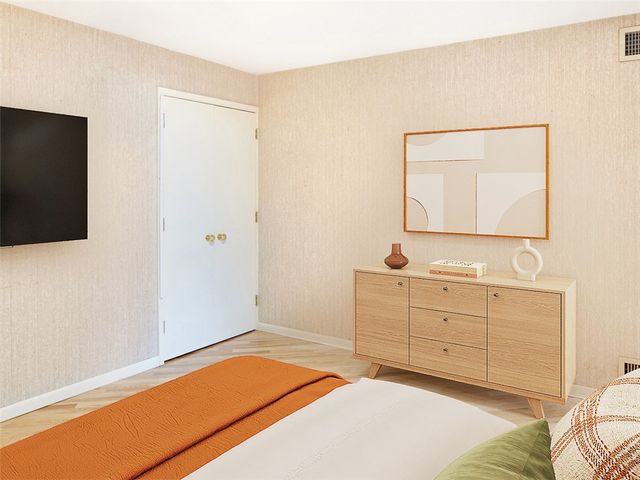 5000 Fifth 101, Shadyside, PA 15232