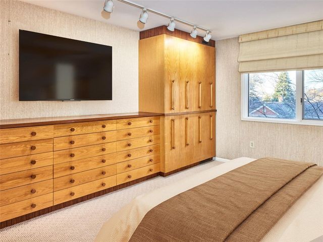 5000 Fifth 101, Shadyside, PA 15232