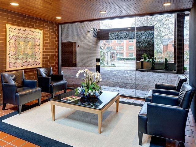 5000 Fifth 101, Shadyside, PA 15232