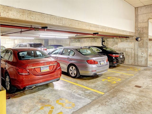 5000 Fifth 101, Shadyside, PA 15232