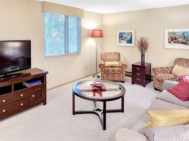 5000 Fifth 101, Shadyside, PA 15232