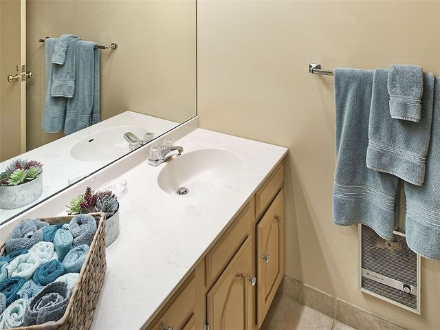 5000 Fifth 101, Shadyside, PA 15232