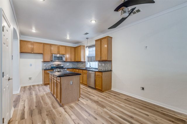 2440 Harbour Drive, Grand Prairie, TX 75054