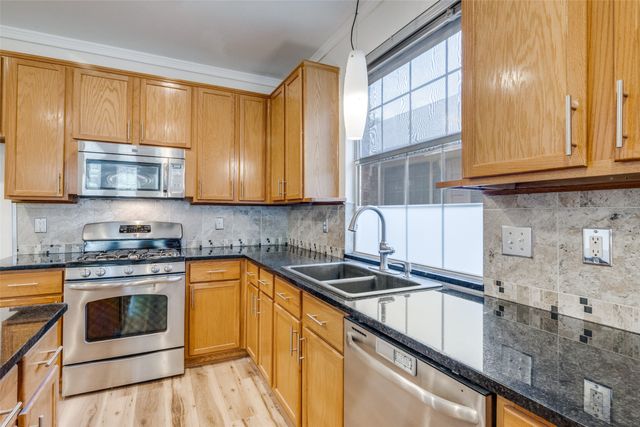 2440 Harbour Drive, Grand Prairie, TX 75054