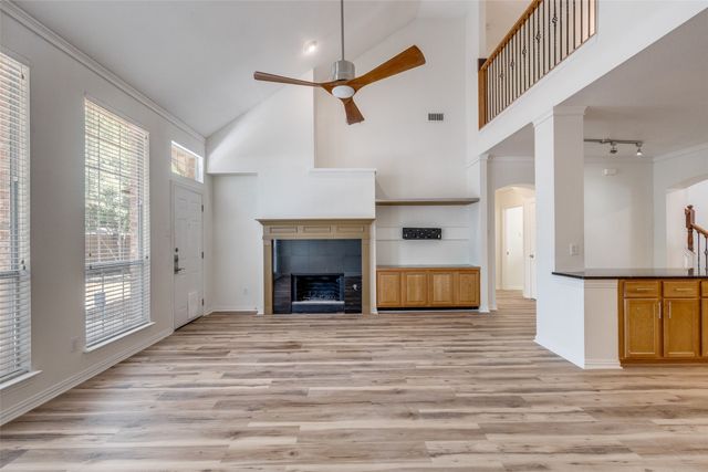 2440 Harbour Drive, Grand Prairie, TX 75054