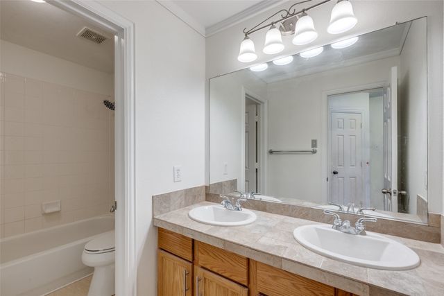 2440 Harbour Drive, Grand Prairie, TX 75054