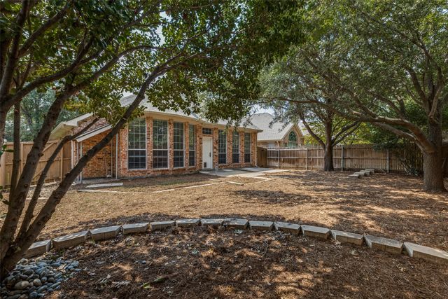 2440 Harbour Drive, Grand Prairie, TX 75054