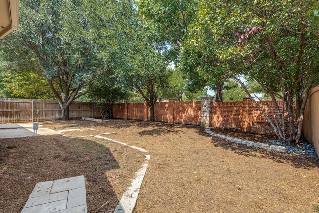 2440 Harbour Drive, Grand Prairie, TX 75054