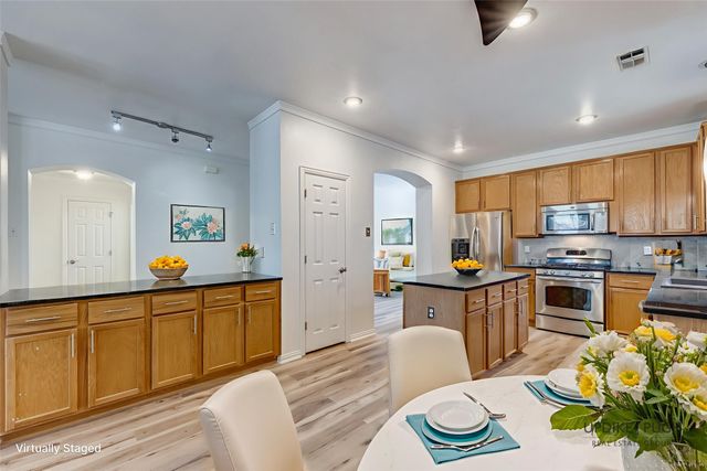 2440 Harbour Drive, Grand Prairie, TX 75054