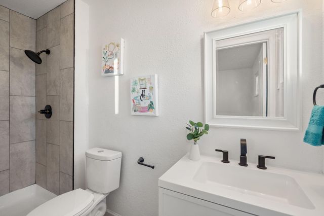 10905 Woodland Avenue NE, Albuquerque, NM 87112