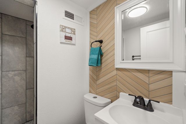 10905 Woodland Avenue NE, Albuquerque, NM 87112