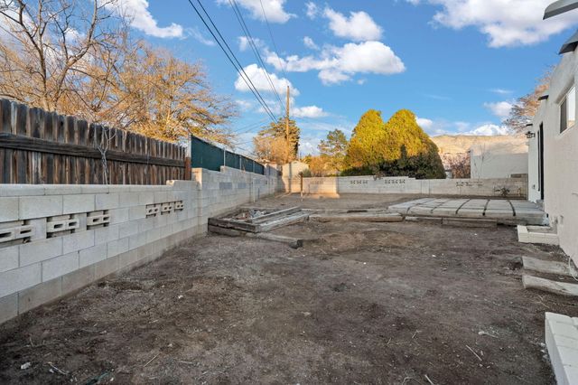 10905 Woodland Avenue NE, Albuquerque, NM 87112