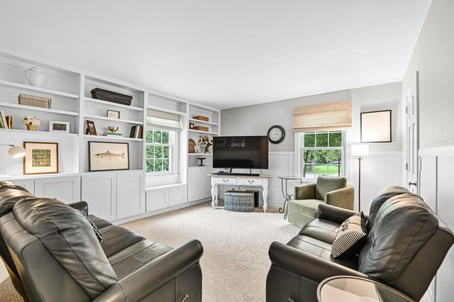 N87W15686 Kenwood BOULEVARD, Menomonee Falls, WI 53051