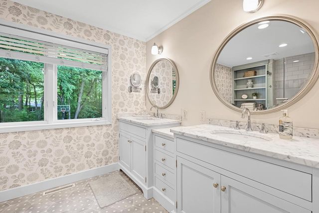 N87W15686 Kenwood BOULEVARD, Menomonee Falls, WI 53051
