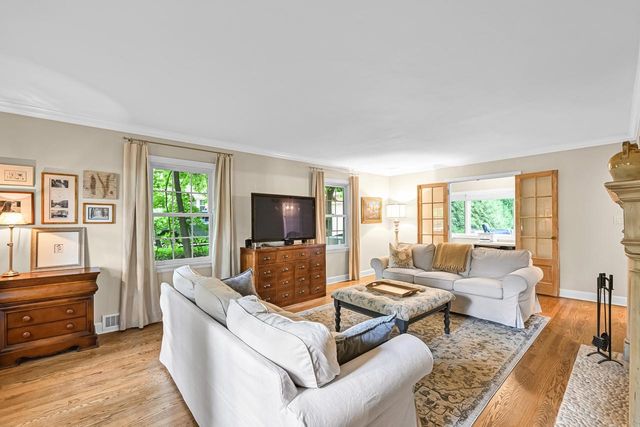 N87W15686 Kenwood BOULEVARD, Menomonee Falls, WI 53051