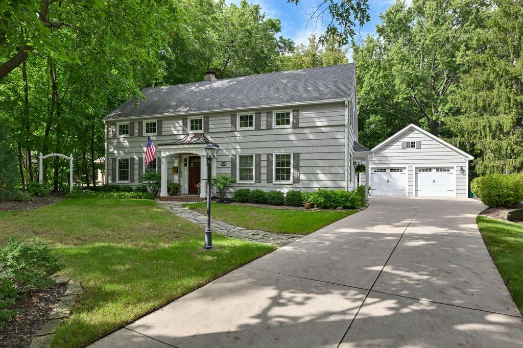 N87W15686 Kenwood BOULEVARD, Menomonee Falls, WI 53051