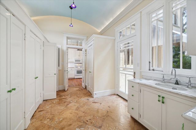 2614 Stanford Street, Houston, TX 77006