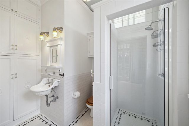 2614 Stanford Street, Houston, TX 77006