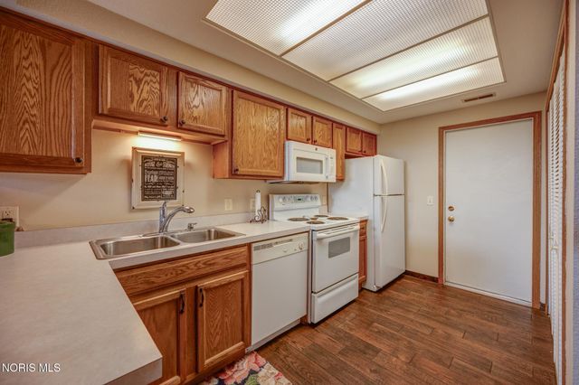 3520 Bayberry Place, Oregon, OH 43616