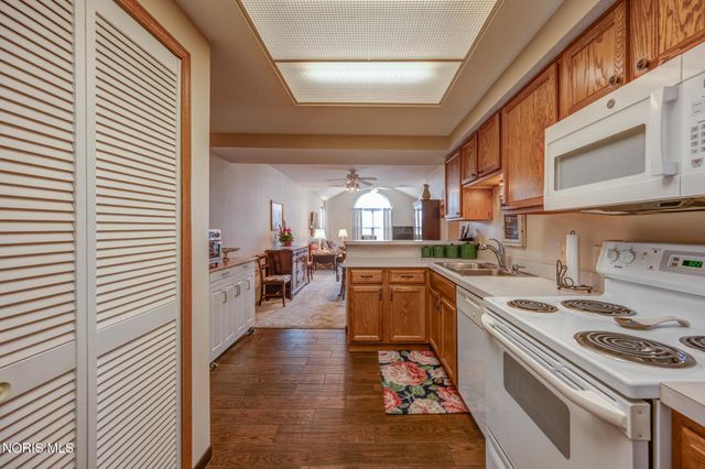 3520 Bayberry Place, Oregon, OH 43616