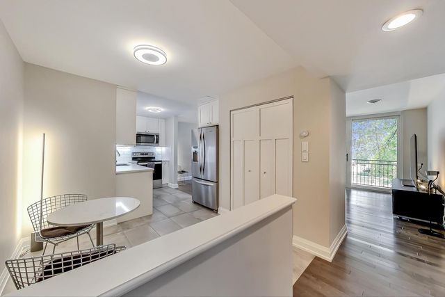 424 Park Avenue 205, River Forest, IL 60305