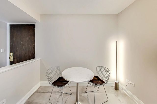 424 Park Avenue 205, River Forest, IL 60305