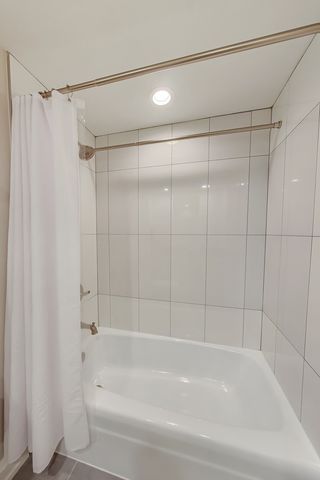 424 Park Avenue 205, River Forest, IL 60305