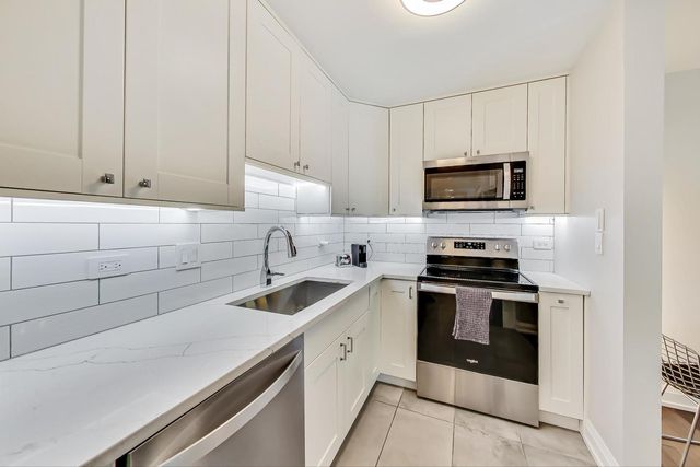 424 Park Avenue 205, River Forest, IL 60305