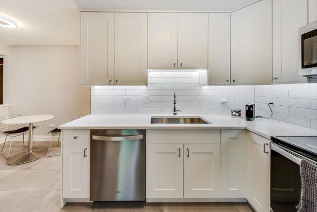 424 Park Avenue 205, River Forest, IL 60305