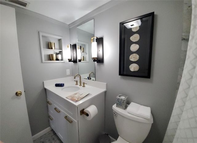 8930 S Hollybrook Boulevard 204, Pembroke Pines, FL 33025