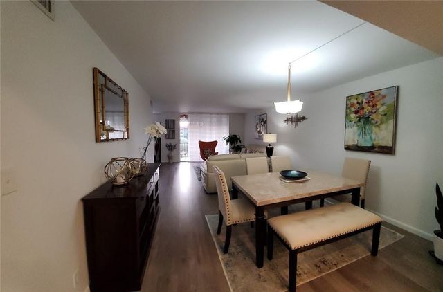 8930 S Hollybrook Boulevard 204, Pembroke Pines, FL 33025