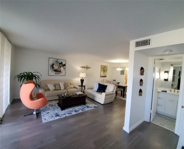 8930 S Hollybrook Boulevard 204, Pembroke Pines, FL 33025