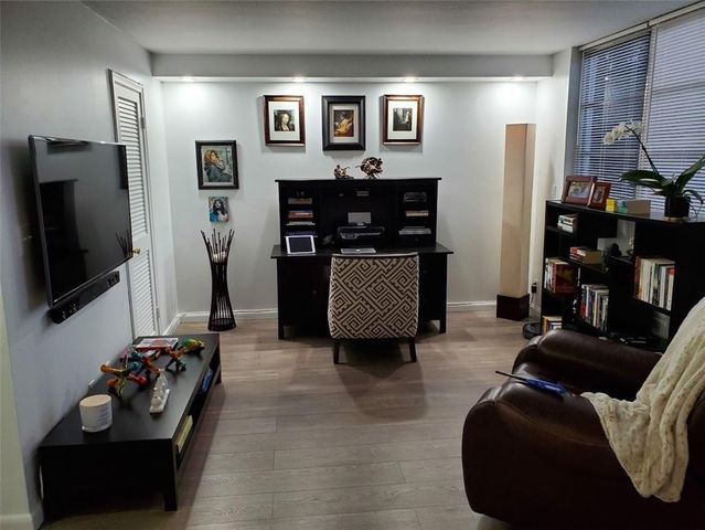 8930 S Hollybrook Boulevard 204, Pembroke Pines, FL 33025